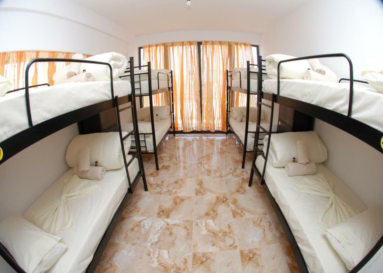 Wallaby Hostel Saranda Dış mekan fotoğraf