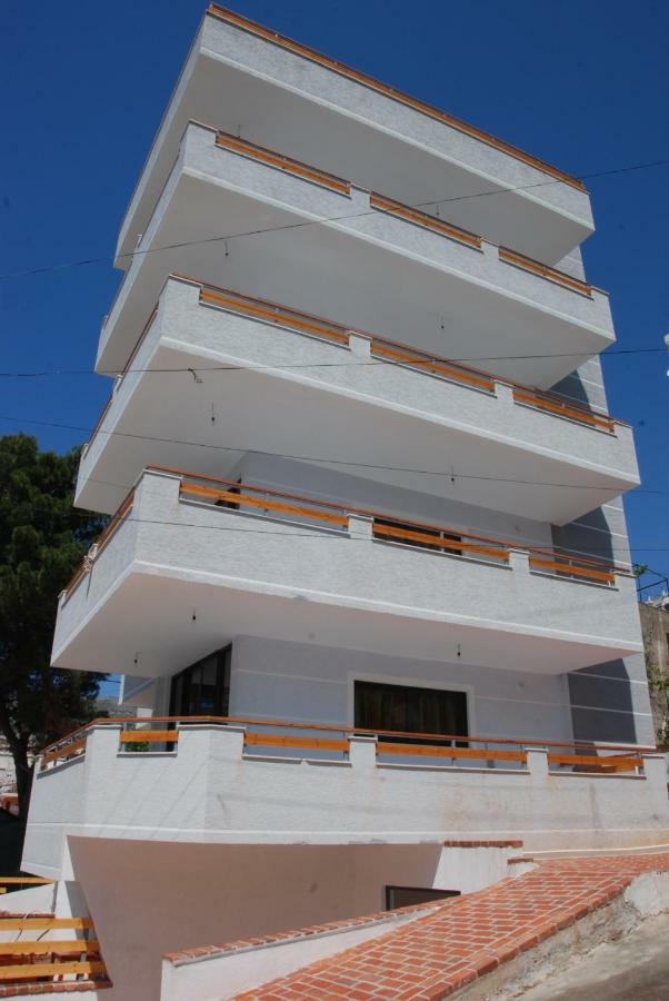 Wallaby Hostel Saranda Dış mekan fotoğraf
