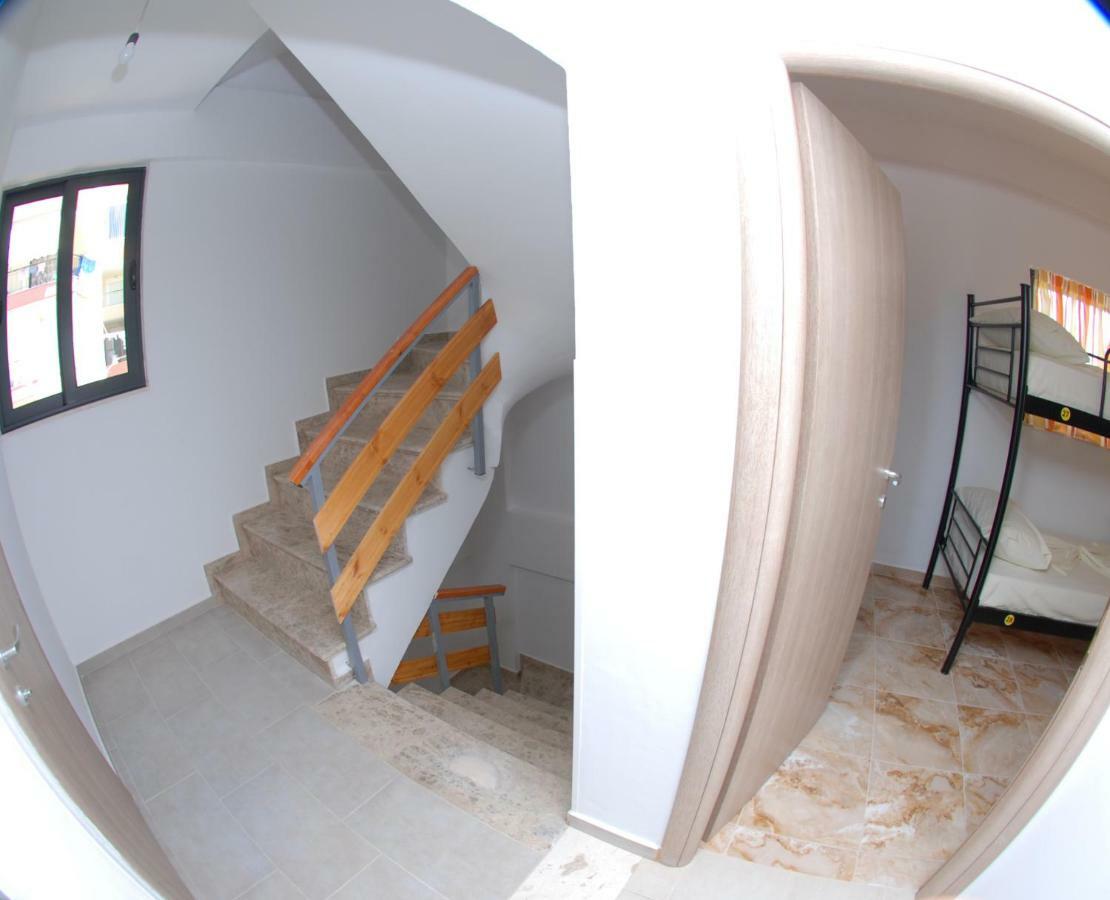 Wallaby Hostel Saranda Dış mekan fotoğraf